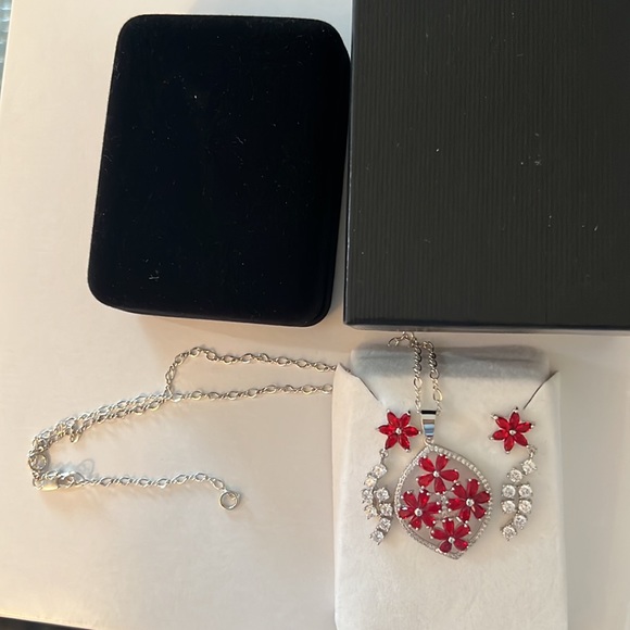 ❤️NWOT RHINESTONE NECKLACE and PIERCED EARRING SET❤️ - Picture 4 of 5